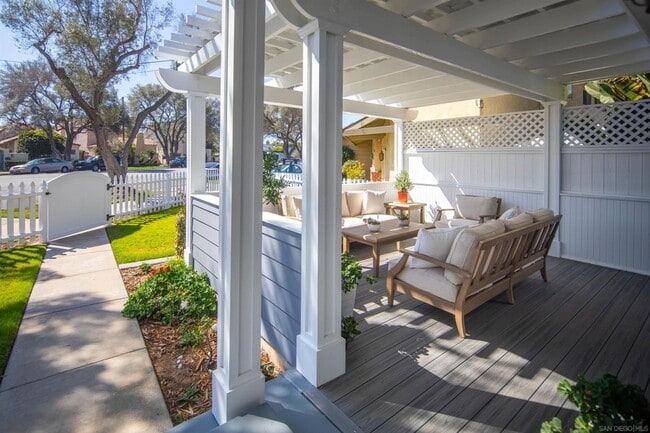 950 Olive Ave in Coronado, CA - Building Photo - Building Photo