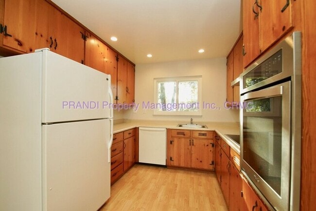 525 Las Colindas Rd in San Rafael, CA - Building Photo - Building Photo