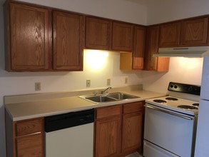 Greystone Apartments in Springfield, MO - Building Photo - Building Photo