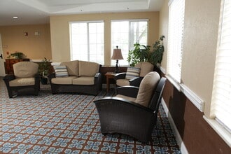 Royal Estates of Wichita Falls Senior Living in Wichita Falls, TX - Foto de edificio - Building Photo