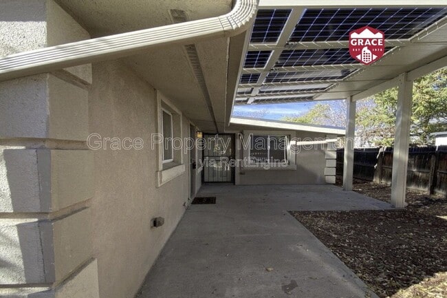 property at 2127 S Acoma St