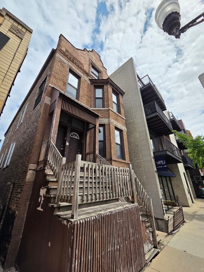 property at 2037 N Damen Ave