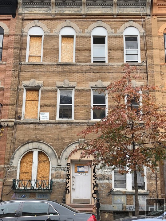 237 Stanhope St in Brooklyn, NY - Building Photo