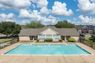 Life at Westpark in Houston, TX - Building Photo - Building Photo