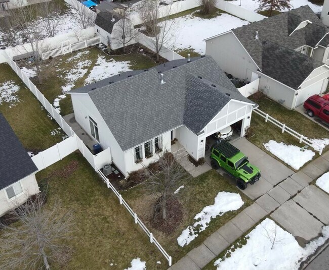 property at 2633 W Apperson Dr