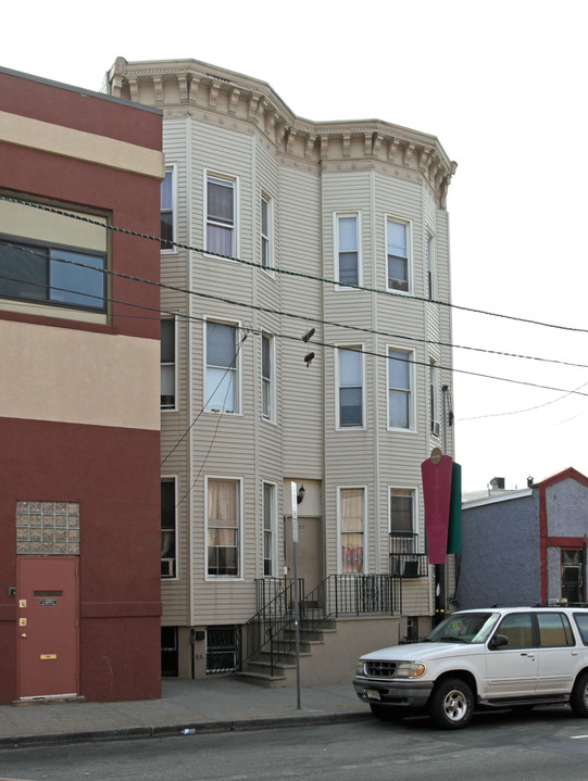 737 Communipaw Ave in Jersey City, NJ - Foto de edificio