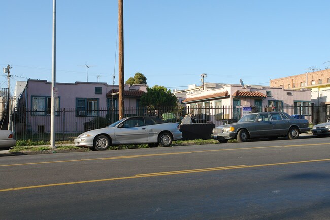 4059 Oakwood Ave in Los Angeles, CA - Building Photo - Building Photo