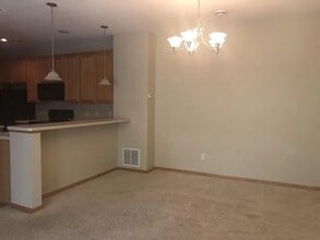 1760 Prescott Ct in Chaska, MN - Foto de edificio - Building Photo