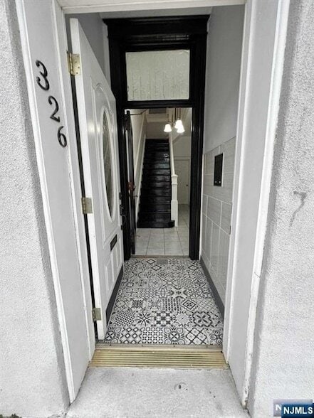 326 70th St, Unit 2 in Guttenberg, NJ - Foto de edificio - Building Photo