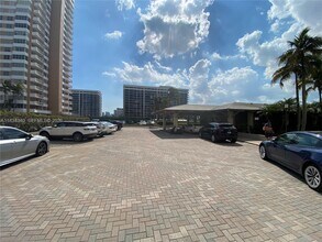 1965 S Ocean Dr in Hallandale Beach, FL - Foto de edificio - Building Photo