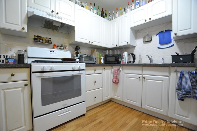 60 Egmont St, Unit 3 in Brookline, MA - Building Photo - Building Photo