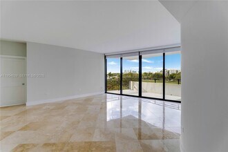 720 NE 69th St in Miami, FL - Building Photo - Building Photo