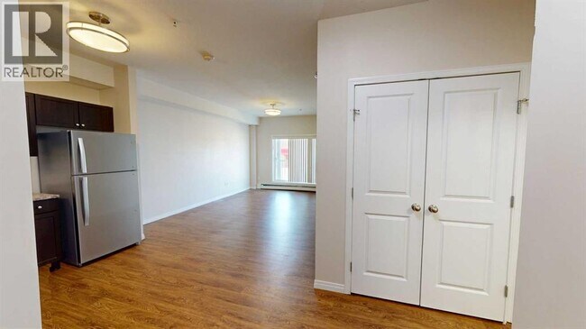 10004-1097A 97A St in Grande Prairie, AB - Building Photo - Building Photo