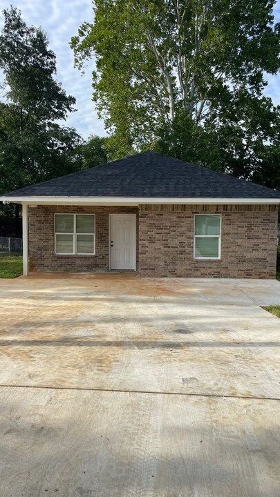 307 Mackechney St in Nacogdoches, TX - Foto de edificio