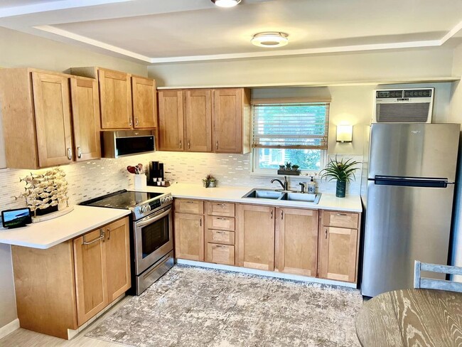 2590 First St, Unit 214 in Ft. Myers, FL - Building Photo - Building Photo