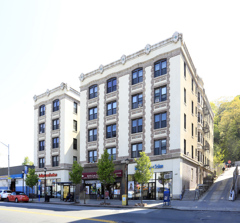 244-248 S Broadway in Yonkers, NY - Building Photo