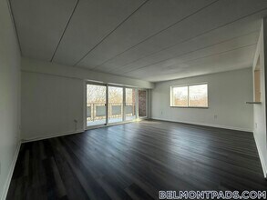55 Hill Rd, Unit 410 in Belmont, MA - Foto de edificio - Building Photo