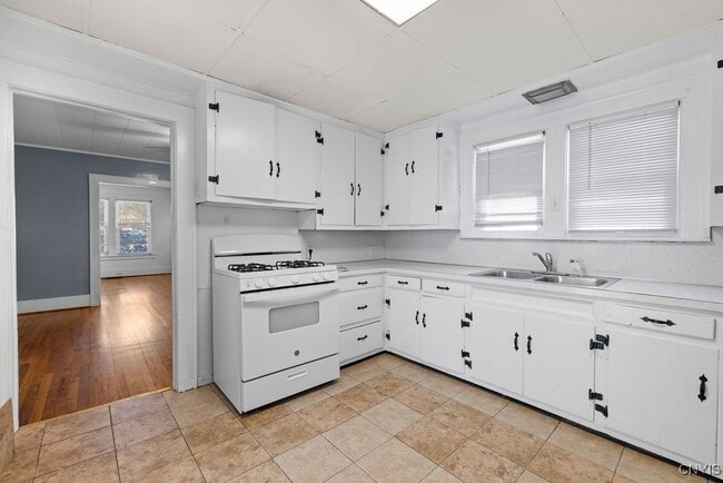 property at 401 Valley Dr