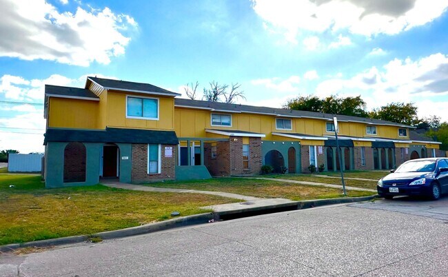 2405 Doreen St in Grand Prairie, TX - Building Photo - Building Photo