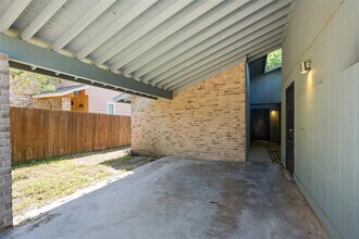 2415 Burleson Ct in Austin, TX - Building Photo - Building Photo