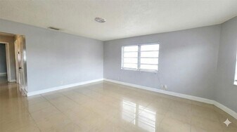 1821 NE 56th St in Fort Lauderdale, FL - Building Photo