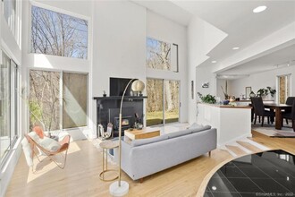 126 Gallows Hill Rd in Redding, CT - Building Photo - Building Photo