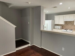 6906 Woodridge Row Dr in Houston, TX - Building Photo - Building Photo