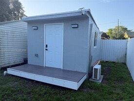 1608 NW 51st Terrace in Miami, FL - Building Photo