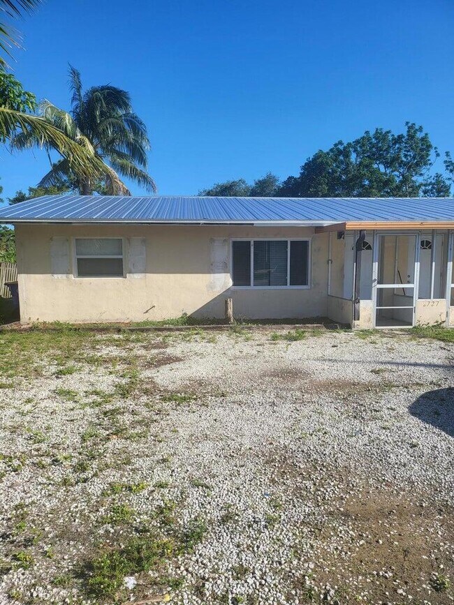 property at 2727 SE Normand St