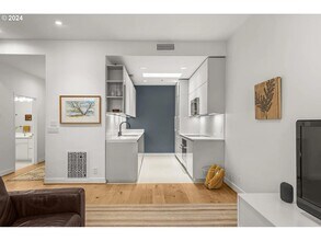 618 NW 12th Ave in Portland, OR - Building Photo - Building Photo