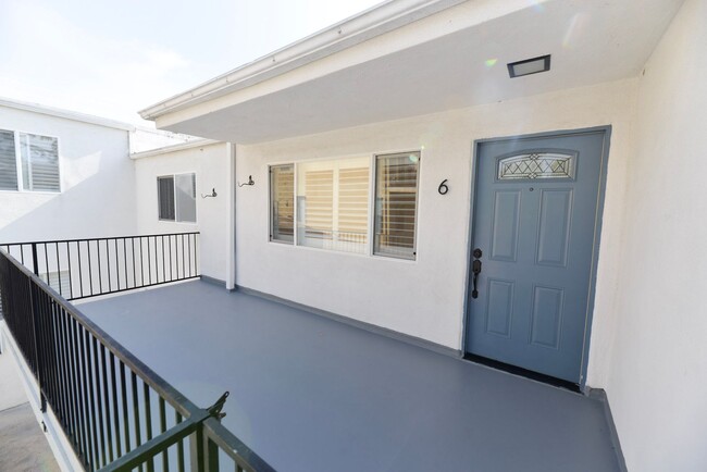 215 E El Portal in San Clemente, CA - Building Photo - Building Photo