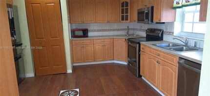 7813 Shalimar St in Miramar, FL - Building Photo - Building Photo