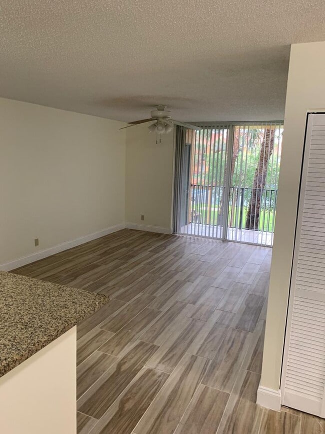 10765 Cleary Blvd, Unit 206 in Plantation, FL - Building Photo - Building Photo
