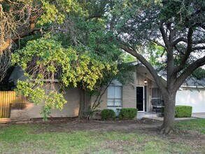 8507 Charing Cross Ln in Dallas, TX - Building Photo - Building Photo