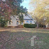 28 Shore Dr in Greenville, SC - Building Photo