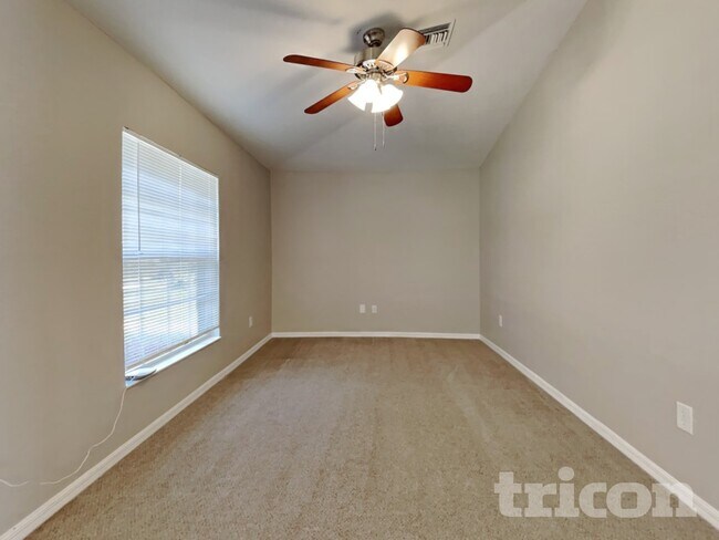 1054 Valentine St in North Port, FL - Building Photo - Building Photo