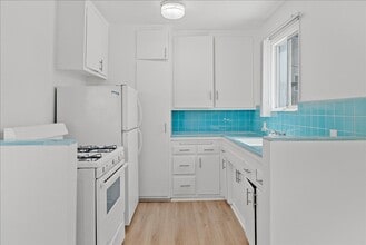 6060 Cadillac Ave in Los Angeles, CA - Building Photo - Building Photo