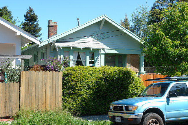 1629 Russell St in Berkeley, CA - Building Photo - Building Photo