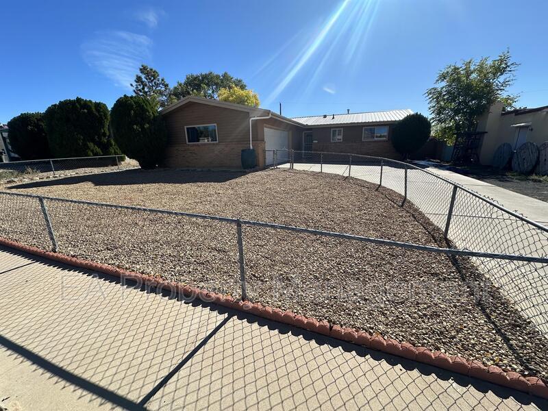 3232 Louraine Cir in Santa Fe, NM - Foto de edificio