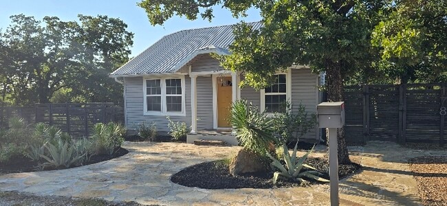 178 Woodcrest St in Bowie, TX - Foto de edificio - Building Photo