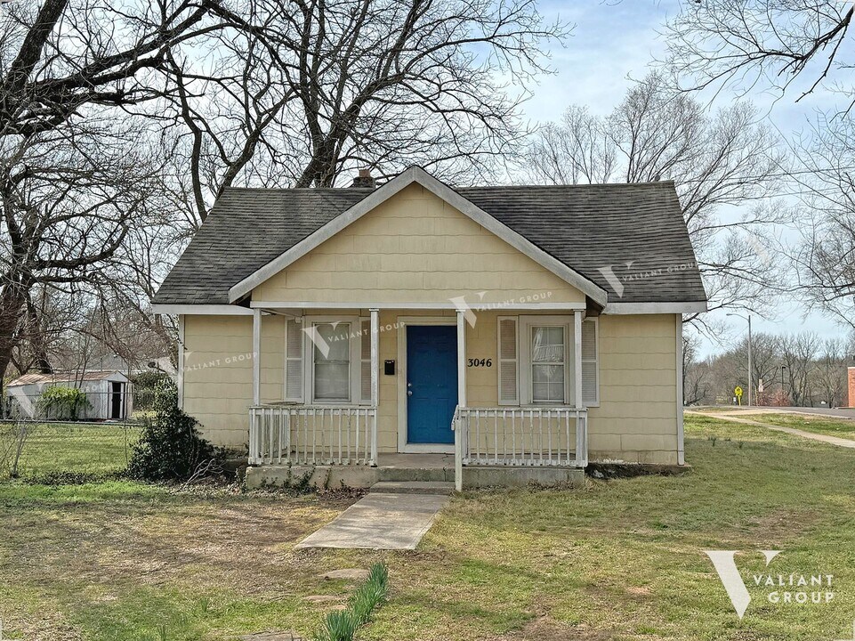 3046 W Walnut St in Springfield, MO - Building Photo