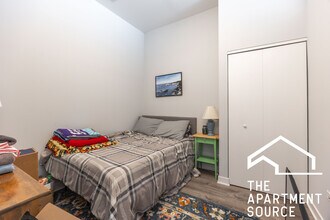 2251 W Lawrence Ave, Unit 104 in Chicago, IL - Foto de edificio - Building Photo