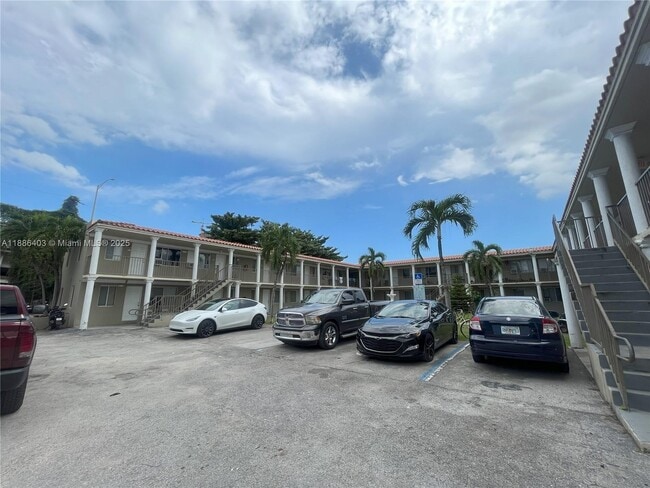420 NW 10th St in Miami, FL - Building Photo - Building Photo