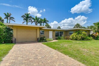 1648 Idle Ln, Unit SI ID1385816P in Sarasota, FL - Building Photo - Building Photo