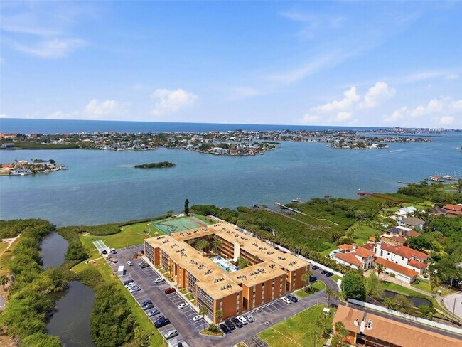 12760 Indian Rocks Rd, Unit 1082 in Largo, FL - Building Photo - Building Photo