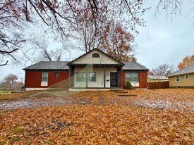 12315 E 44th Terrace in Kansas City, MO - Building Photo