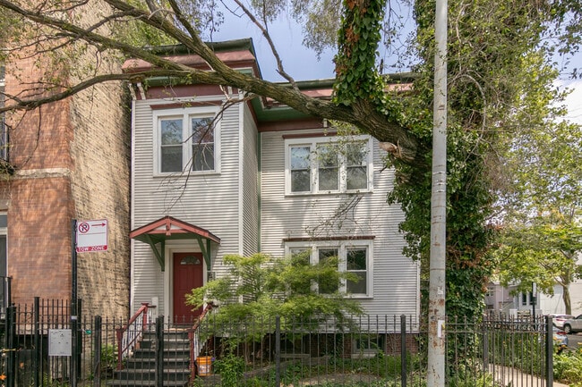 property at 1834 W Augusta Blvd