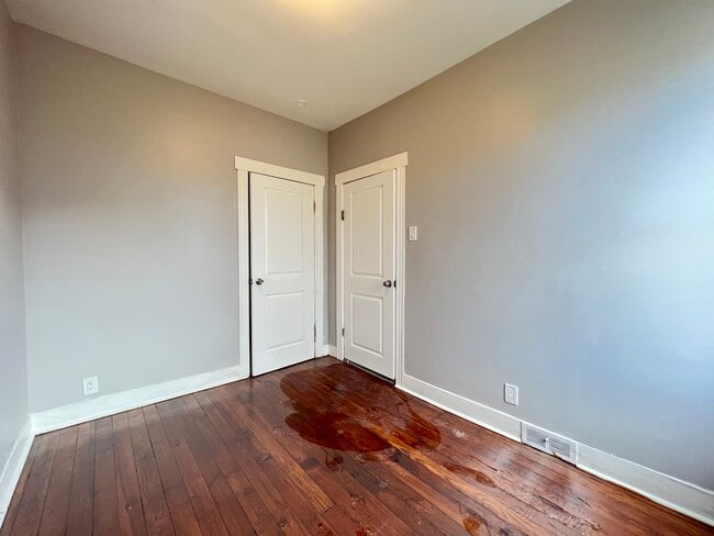 27 Sheffield St, Unit 2 in Jersey City, NJ - Foto de edificio - Building Photo