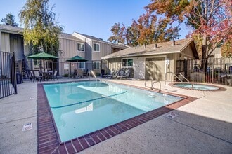 Round Hill Creek Apartments in Fairfield, CA - Building Photo - Building Photo