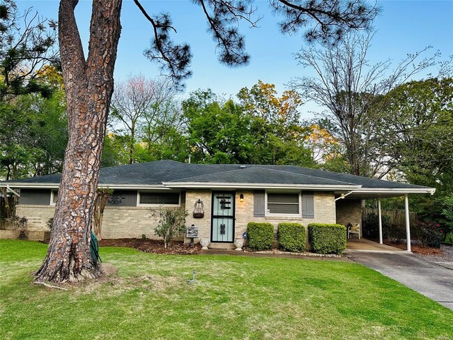 2045 Commodore St in Montgomery, AL - Foto de edificio - Building Photo